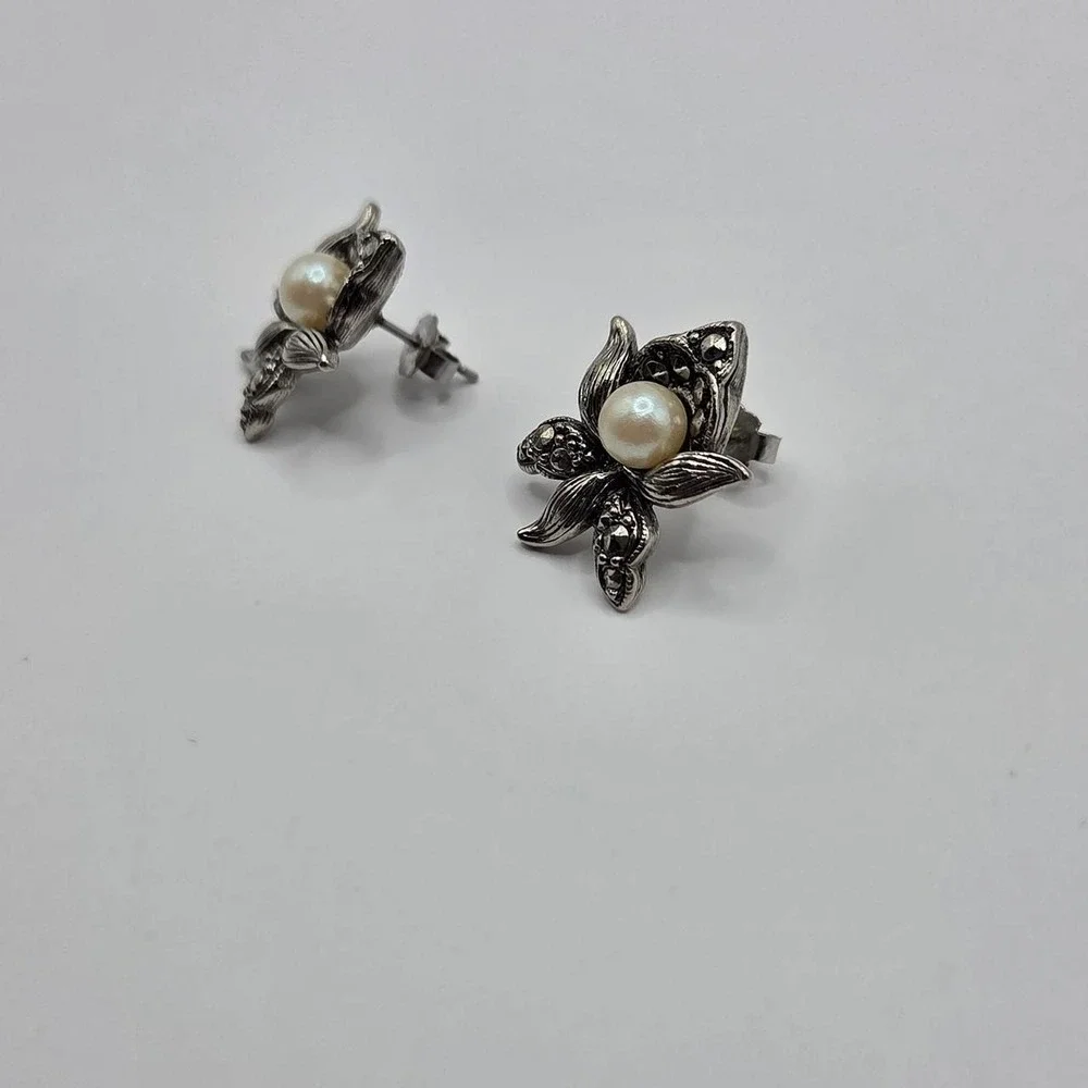 Avon Romantic Blossom Earrings Women OS Silver Good 1992 Orchid Faux Pearl Studs